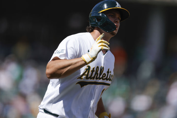 [새크라멘토=AP/뉴시스] 애슬레틱스의 닉 커츠가 11일(한국 시간) 미국 캘리포니아주 새크라멘토의 서터헬스 파크에서 열린 2025 메이저리그(MLB) 보스턴 레드삭스와의 경기 2회 솔로 홈런을 치고 베이스를 돌고 있다. 2025.09.11.