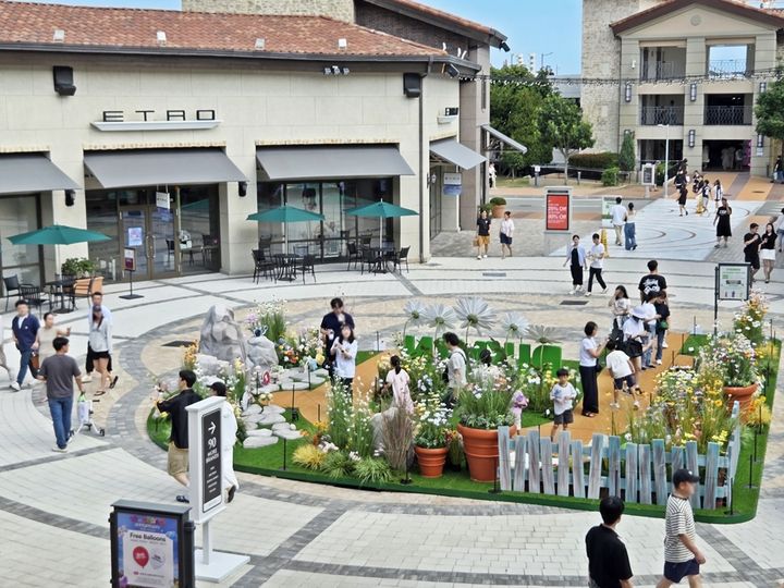 [부산=뉴시스] 신세계사이먼은 오는 28일까지 부산 프리미엄 아울렛에서 닌텐도 스위치와 함께하는 '피크민4 체험 & 굿즈 스토어'를 선보인다고 11일 밝혔다. (사진=신세계사이먼 제공) 2025.09.11. photo@newsis.com *재판매 및 DB 금지