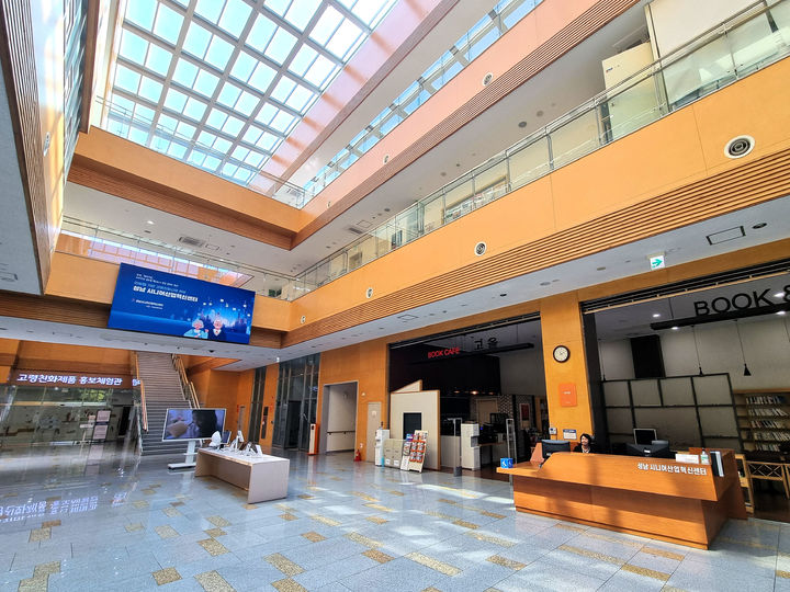 [성남=뉴시스] 성남시니어산업혁신센터 내부 모습. (사진=성남시 제공) 2025.09.11. photo@newsis.com *재판매 및 DB 금지