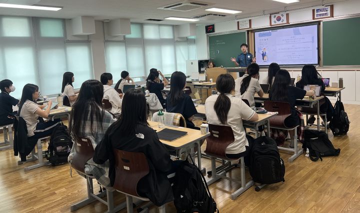 [합천=뉴시스] 합천서, 학교 폭력 예방 교육 (사진=합천경찰서 제공) 2025. 09. 11. photo@newsis.com *재판매 및 DB 금지