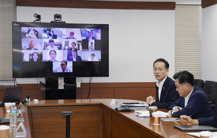 [세종=뉴시스] 이형일 기획재정부 1차관이 11일 오전 서울 종로구 정부서울청사에서 열린 '제5차 국제금융기구 현안점검회의'를 주재, 모두발언을 하고 있다. (사진=기재부 제공) 2025.09.11. photo@newsis.com *재판매 및 DB 금지