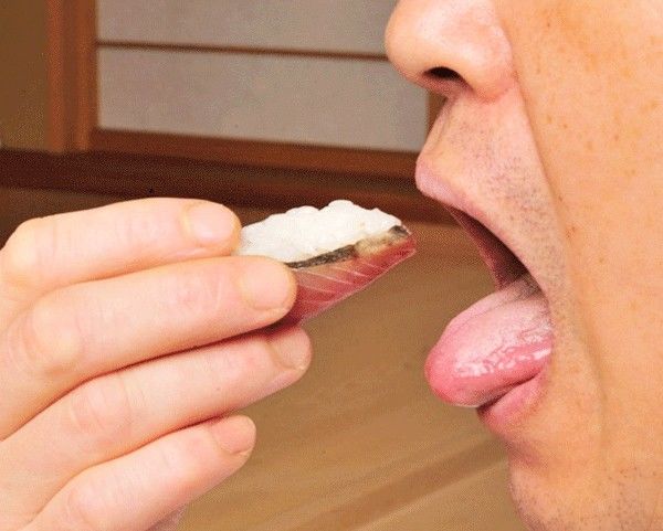 [서울=뉴시스] 결혼을 앞두고 남자친구 가족과 식사를 하던 중 가족의 특이한 식습관을 보고 정이 떨어졌다는 한 여성의 사연이 전해졌다. (사진=온라인 커뮤니티 캡처) 2025.09.11 *재판매 및 DB 금지