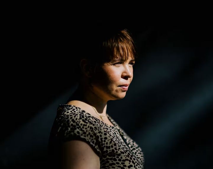 [서울=뉴시스] 핀란드의 좌파동맹 소속 4선 안나 콘툴라 의원이 과거 성매매업에 종사했던 경험을 고백했다. (사진 = 이레 캡처) 2025.09.11. *재판매 및 DB 금지