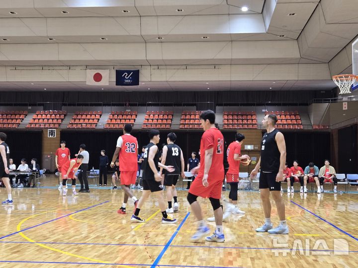 [나가사키(일본)=뉴시스] 하근수 기자= 프로농구 울산 현대모비스, 일본 프로농구 B1리그 사가 벌루너스와 연습 경기. 2025.09.11. hatriker22@newsis.com