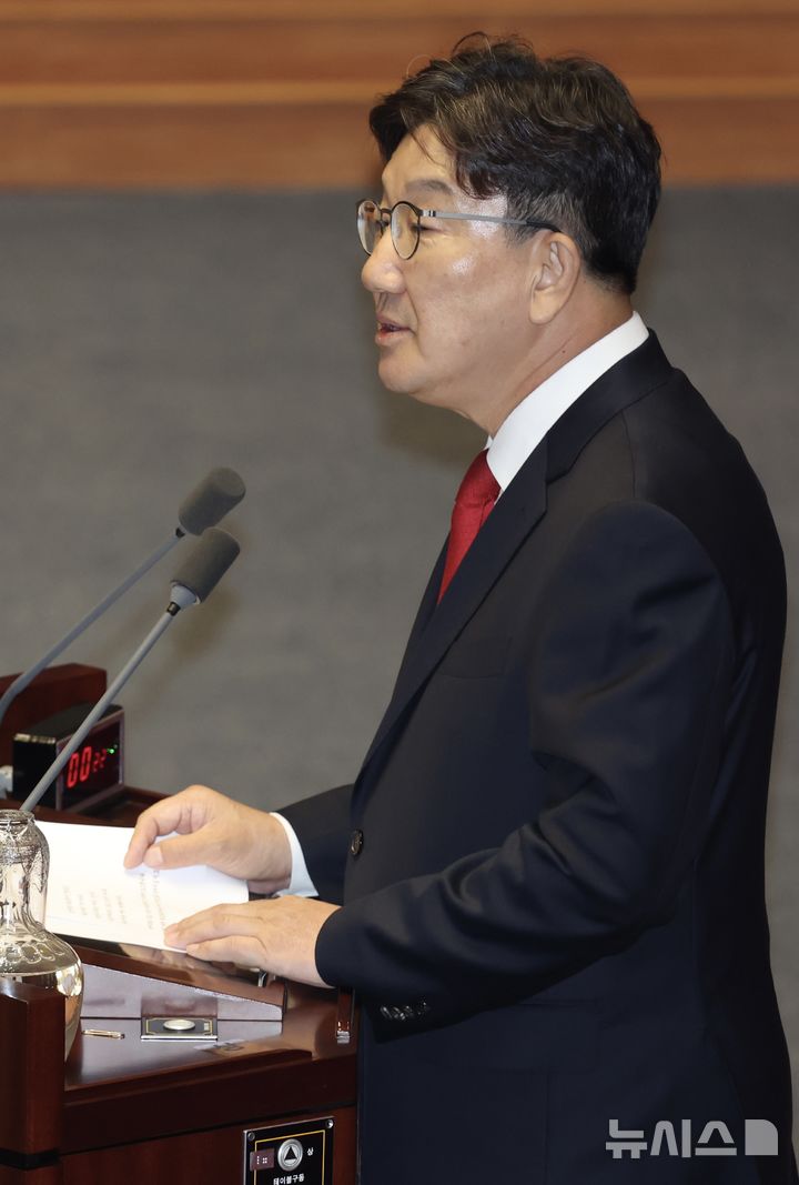 [서울=뉴시스] 조성봉 기자 = 권성동 국민의힘 의원이 11일 오후 서울 여의도 국회에서 열린 제249회국회(정기회) 제4차 본회의에서 자신의 체포동의안과 관련해 신상발언을 하고 있다. 2025.09.11. suncho21@newsis.com