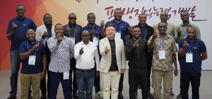 [울산=뉴시스] 구미현 기자 =한국폴리텍대학 울산캠퍼스는 르완다 직업훈련기관 관리자 18명이 캠퍼스를 방문했다고 11일 밝혔다. (사진=폴리텍대 제공) 2025.09.11. photo@newsis.com *재판매 및 DB 금지