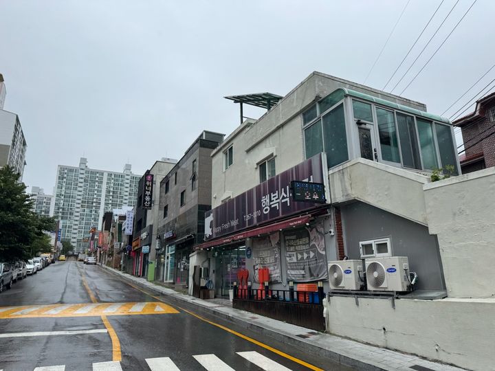 [울산=뉴시스] 골목형 상점가로 지정된 울산 남구 옥동 은월로 골목상권. (사진=울산 남구 제공) photo@newsis.com *재판매 및 DB 금지