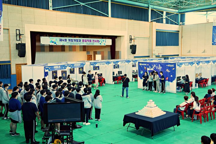 [안양=뉴시스] 졸업작품 전시회. (사진=안양과천교육지원청 제공) 2025.09.11. photo@newsis.com *재판매 및 DB 금지