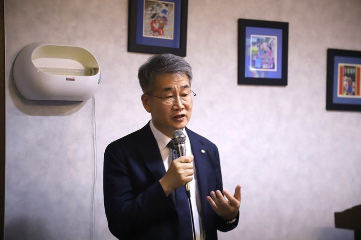 [대전=뉴시스] 생명연구원 권석윤 원장이 기관 경영목표를 소개하고 있다.(사진=생명연구원 제공) *재판매 및 DB 금지