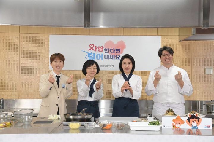 [서울=뉴시스] 식품의약품안전처는 나트륨·당을 줄인 건강한 식생활 실천 및 확산을 위해 서울 광진구 세종대학교 대양AI센터에서 ‘제14회 나트륨·당을 줄인 삼삼한 요리 경연대회’를 개최했고다고 11일 밝혔다. (사진=식약처 제공) 2025.09.11. photo@newsis.com *재판매 및 DB 금지