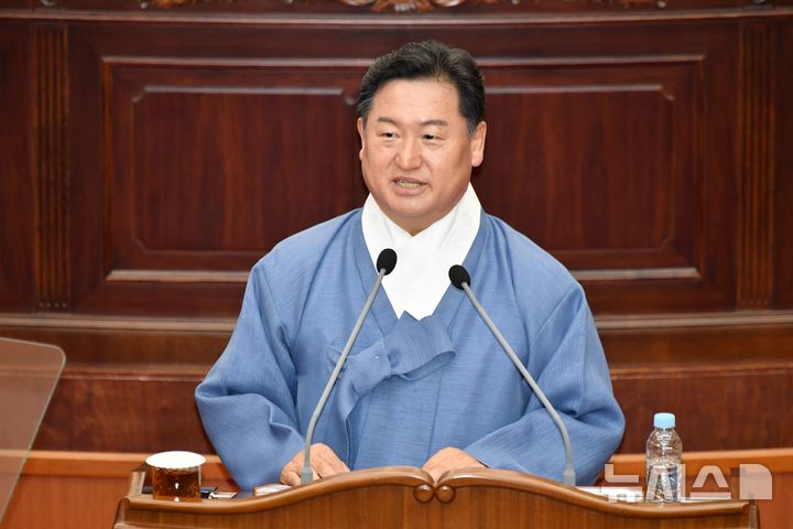 [창원=뉴시스]경남도의회 장병국(밀양) 의원이 11일 제426회 임시회 제3차 본회의에서 도정질문을 통해 '밀양아리랑'의 보전과 전승, 적극적인 활용을 촉구하고 있다.(사진=경남도의회 제공) 2025.09.11. photo@newsis.com