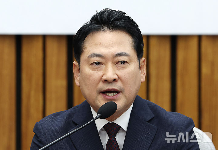 [서울=뉴시스] 김명년 기자 = 장동혁 국민의힘 대표가 11일 오전 서울 여의도 국회에서 열린 검찰해체와 인민재판부설치에 관한 청문회에서 발언하고 있다. 2025.09.11. kmn@newsis.com