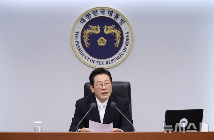 [서울=뉴시스] 최동준 기자 = 이재명 대통령이 11일 서울 용산 대통령실 청사에서 열린 수석·보좌관 회의에서 발언하고 있다. (대통령실통신사진기자단) 2025.09.11. photocdj@newsis.com