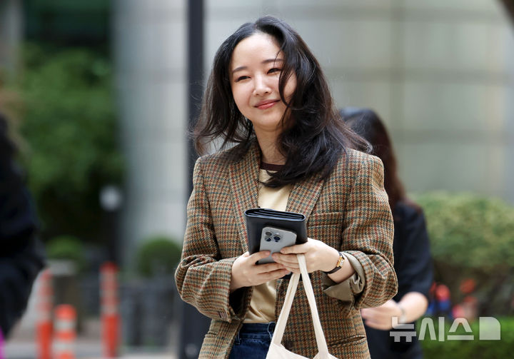 법원에 출석 중인 민희진 전 어도어 대표