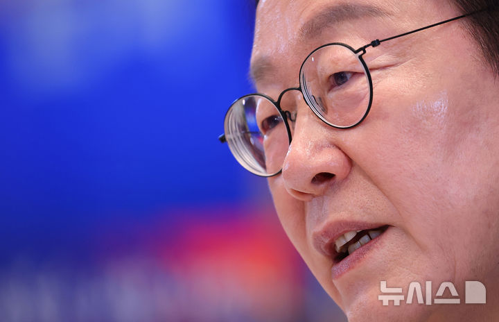 [서울=뉴시스] 고범준 기자 = 이재명 대통령이 11일 청와대 영빈관에서 열린 취임 100일 기자회견 '회복을 위한 100일, 미래를 위한 성장'에서 발언하고 있다. (대통령실통신사진기자단) 2025.09.11. bjko@newsis.com