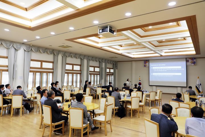[구미=뉴시스] 방위산업 토론회. (사진=금오공대 제공) 2025.09.12 photo@newsis.com *재판매 및 DB 금지