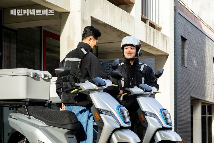 [서울=뉴시스] 배달의민족(배민)의 물류서비스를 전담하는 우아한청년들이 자사의 3자물류(3PL) 물류시스템 '배민커넥트비즈'가 서비스 품질을 개선하고 라이더 수입을 높였다는 연구결과가 물류학회지 최신호에 발표됐다고 12일 밝혔다. (사진=우아한청년들 제공) *재판매 및 DB 금지