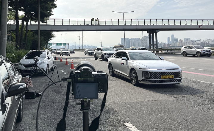 [광주=뉴시스] 전남대 기계공학부 박규해 교수 연구팀이 개발한 영상 기반 구조물 변위측정 기술 장비. (사진=전남대 제공) photo@newsis.com *재판매 및 DB 금지