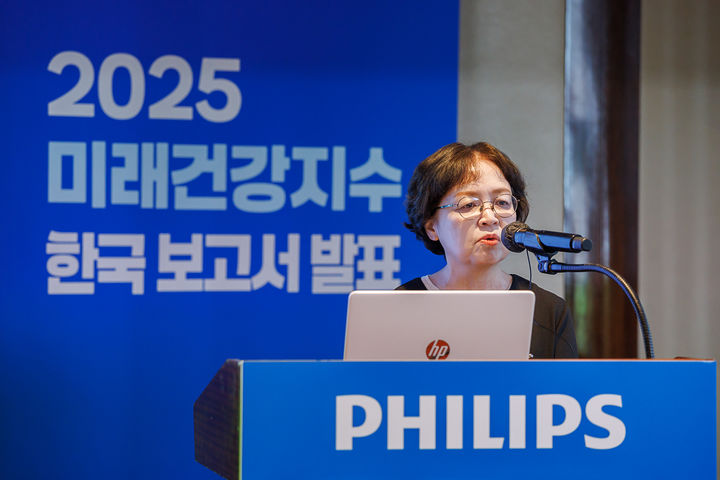 [서울=뉴시스] 김은경 용인세브란스 병원장이 지난달 27일 필립스코리아가 서울 중구 웨스틴 조선 호텔에서 연 '미래건강지수(Future Health Index) 2025 한국 보고서' 기자간담회에 참석해 의료AI 활용 사례에 대해 발표하고 있다. (사진=필립스코리아 제공) 2025.09.12. photo@newsis.com *재판매 및 DB 금지