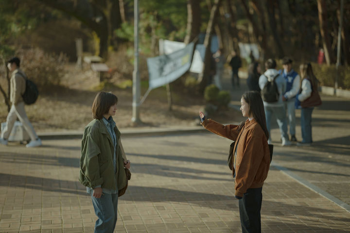 [서울=뉴시스] 은중과 상연 (사진=넷플릭스 제공) *재판매 및 DB 금지