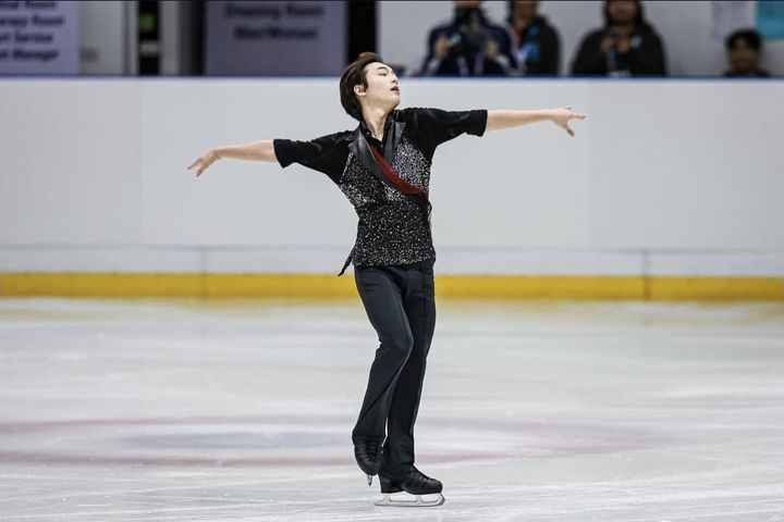 [서울=뉴시스] 김아론이 11일(한국 시간) 태국 방콕의 IWIS 인터내셔널 트레이닝 센터에서 열린 2025~2026시즌 ISU 주니어 그랑프리 4차 대회 남자 싱글 쇼트프로그램에서 연기를 펼치고 있다. (사진=ISU 공식 SNS 캡처) 2025.09.12. *재판매 및 DB 금지