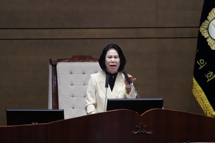 [천안=뉴시스] 김행금 천안시의회 의장이 12일 열린 제282회 임시회 제2차 본회의에서 회의를 진행하고 있다. 2025.09.12 ymchoi@newsis.com *재판매 및 DB 금지