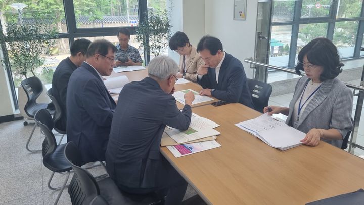 [산청=뉴시스] 이승화 산청군수 정태호 국회의원 면담 (사진=산청군 제공) 2025. 09. 12. photo@newsis.com *재판매 및 DB 금지