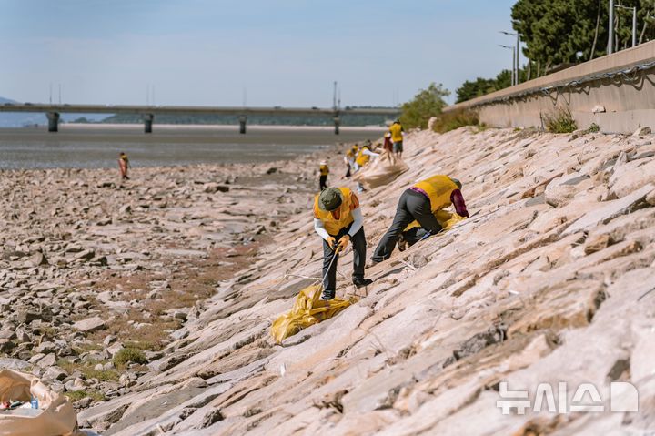 해양환경공단, 인천서 '민간협력 연안정화' 캠페인 - 뉴스 썸네일 이미지