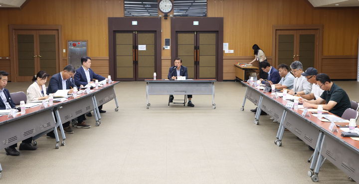 [정읍=뉴시스] 지난 11일 정읍시청에서 이학수 시장 주재로 '정읍시 스마트팜 지구 조성계획 수립 연구용역 착수보고회'가 진행 중이다. *재판매 및 DB 금지