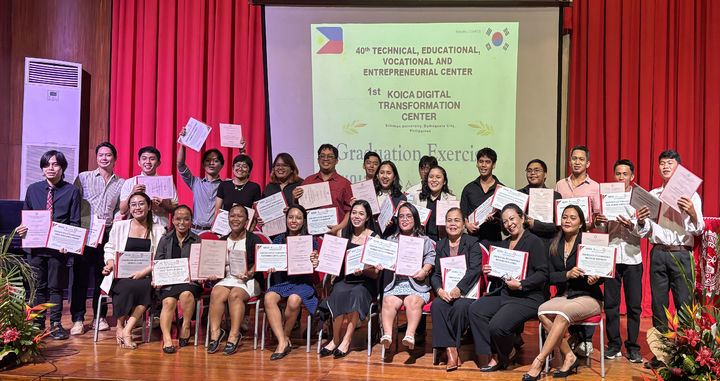 [대전=뉴시스] 한남대 '시민사회협력프로그램' 수료식 기념촬영. (사진=한남대 제공) 2025.09.12 photo@newsis.com.&nbsp; *재판매 및 DB 금지