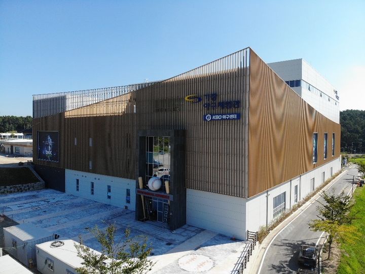[부산=뉴시스] 기장야구테마파크에 들어선 야구체험관 및 실내야구연습장 전경 (사진=부산 기장군 제공) photo@newsis.com *재판매 및 DB 금지