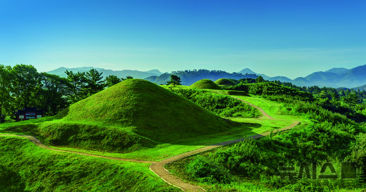 [함안=뉴시스]경남 함안 말이산고분군.(사진=경남도 제공)