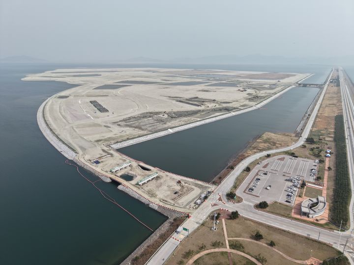 [군산=뉴시스] 새만금의 첫 도시인 ‘스마트 수변도시’ 건설현장. 2025.09.15. (사진=새만금개발청 제공) photo@newsis.com *재판매 및 DB 금지