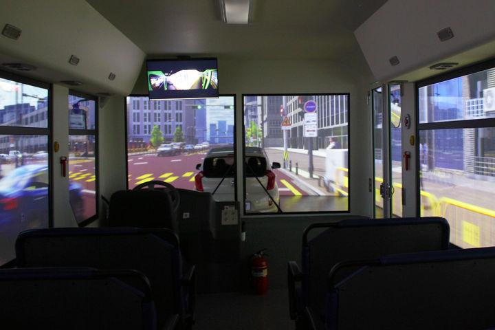 [서울=뉴시스]3D 영상으로 구현한 시내버스 충돌사고 체험시설.