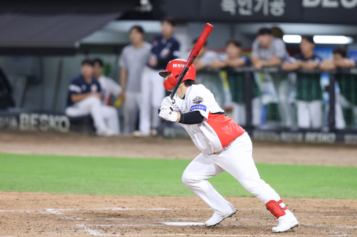 프로야구 KIA 타이거즈의 김선빈이 12일 광주-KIA 챔피언스필드에서 열린 2025 신한 쏠뱅크 KBO리그 두산 베어스와의 경기에서 9회말 끝내기 안타를 쳤다. (사진=KIA 제공). 2025.09.12. *재판매 및 DB 금지