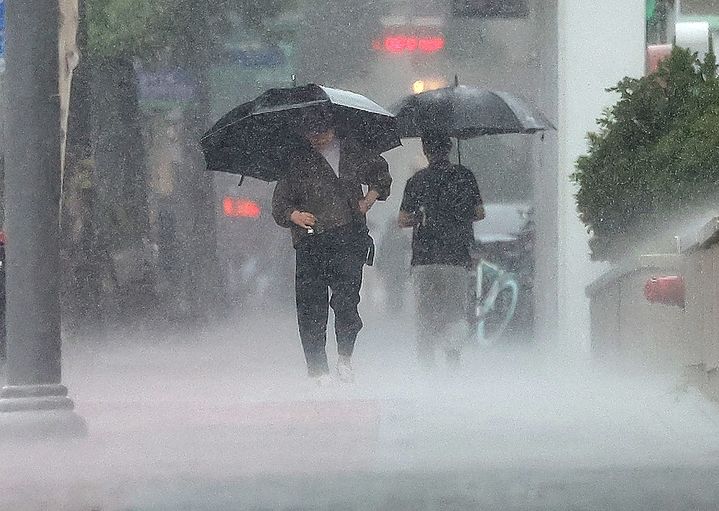 주말 전북, 천둥·번개 동반 강하고 많은 비…최고 150㎜