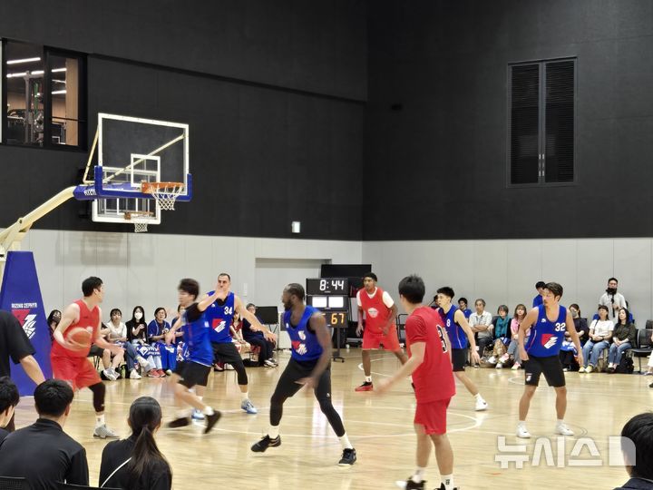 [후쿠오카(일본)=뉴시스] 하근수 기자= 프로농구 울산 현대모비스와 일본 프로농구 B2리그 라이징 제퍼 후쿠오카의 연습 경기. 2025.09.13. hatriker22@newsis.com