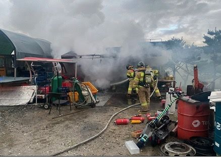 [옥천=뉴시스] 충북 옥천에서 리튬이온배터리 폭발. (사진=옥천소방서 제공) 2025.09.13. photo@newsis.com *재판매 및 DB 금지
