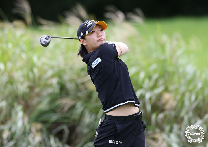 13일 한국여자프로골프(KLPGA) 투어 OK저축은행 읏맨 오픈 2라운드 6번 홀에서 티샷하는 방신실. (사진=KLPGA 제공)2025.09.13. *재판매 및 DB 금지