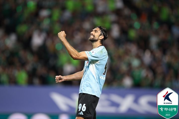 [서울=뉴시스]K리그1 전북 콤파뇨. (사진=한국프로축구연맹 제공)