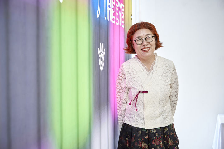 [서울=뉴시스] 13일 서울 종로구 그라운드서울에서 열린 '2025 서울국제작가축제' 대담에 참가한 작가 이금이를 만났다. (사진=한국문학번역원 제공) 2025.09.13. photo@newsis.com *재판매 및 DB 금지