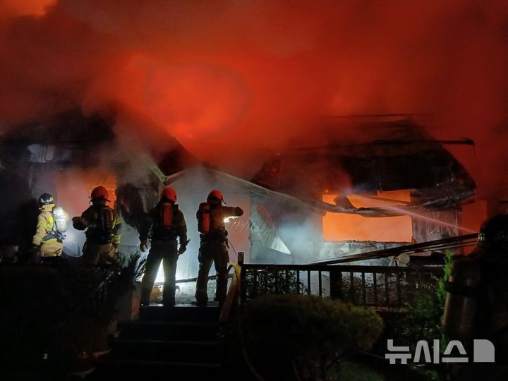 [옥천=뉴시스]화재 현장 (사진= 옥천소방서 제공) 2025.09.14. photo@newsis.com *재판매 및 DB 금지