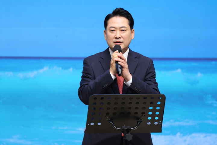 [서울=뉴시스] 고승민 기자 = 장동혁 국민의힘 대표가 14일 부산 강서구 세계로교회에서 열린 예배에서 발언하고 있다. (사진=국민의힘 제공) 2025.09.14. photo@newsis.com *재판매 및 DB 금지