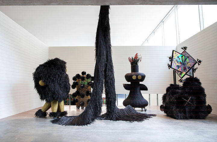 '암혈巖穴 주위 음지 생물Umbra Creatures by Rockhole'(2017–2018) 미국 세인트루이스 현대미술관, 2025 사진: Tyler Small Courtesy of the artist and Contemporary Art Museum St. Loui 이미지 제공: 국제갤러리 *재판매 및 DB 금지