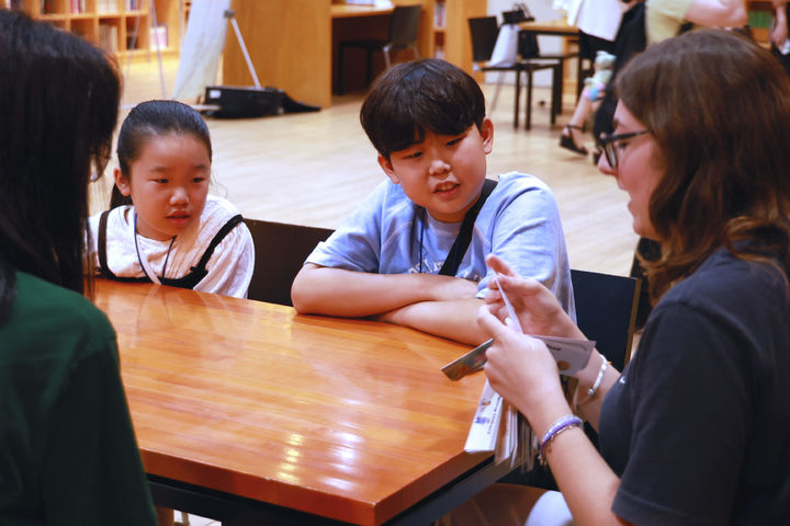 [서울=뉴시스] 놀이의발견의 '영어 동화작가 되기 원데이클래스' (사진=웅진컴퍼스 제공) 2025.09.15. photo@newsis.com *재판매 및 DB 금지