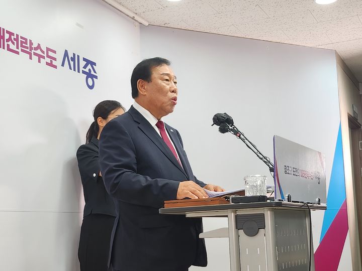 [세종=뉴시스] 송승화 기자 = 15일 세종시 보람동 시청에서 기자회견하는 최민호 세종시장. 2025.09.15. ssong1007@newsis.com *재판매 및 DB 금지