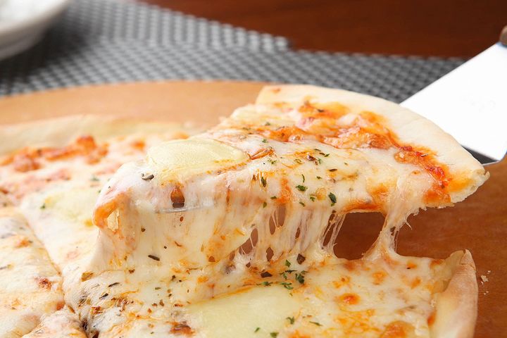 [뉴시스] 피자집을 운영하는 한 자영업자가 치즈피자에 치즈만 들었다는 이유로 별점 테러를 당한 사연이 알려져 논란이 일고 있다. 사진은 본 기사와 관계 없음. 2025.09.15. *재판매 및 DB금지 *재판매 및 DB 금지