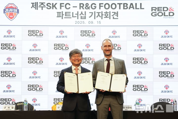 [서울=뉴시스] 프로축구 K리그1 제주 SK가 바이에른 뮌헨(독일), 로스앤젤레스FC(LAFC·미국) 합작 조인트 벤처 R&G 풋볼과 파트너십을 체결했다. (사진=제주 SK 제공) *재판매 및 DB 금지
