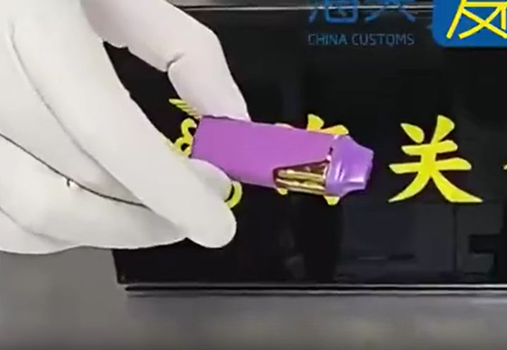 [뉴시스]중국 세관이 입국 과정에서 한 남성이 항문에 대마 성분 전자담배를 숨겨 들여오려던 사건을 적발했다.(사진=중국 해관 캡쳐).2025.09.15 *재판매 및 DB 금지