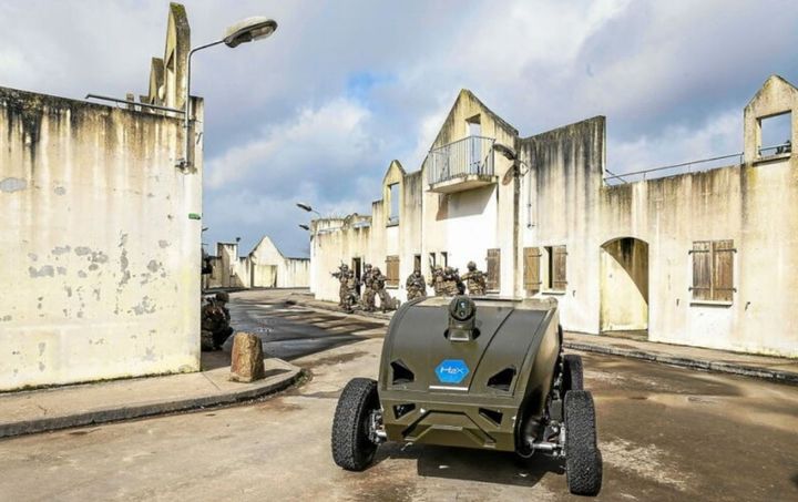 [뉴시스] 폴란드 방산기업 P.H.U. 레흐마르(Lechmar)와 프랑스 기업 H2X-디펜스(Defense)가 수소 연료전지 기반 무인지상차량(UGV)인 '허마이오니'를 공개했다. (사진 = 레흐마르 캡처) 2025.09.15. *재판매 및 DB 금지